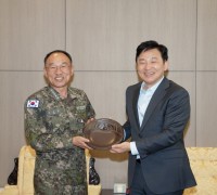 원희룡 제주도지사-부석종 해군참모총장, 제주공항 의전실서 면담